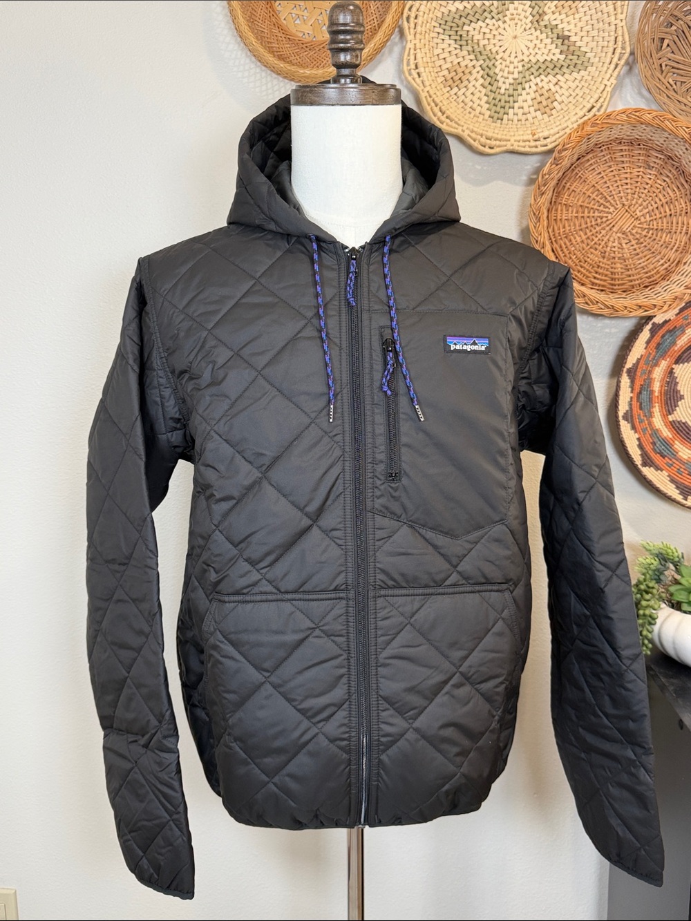 NWTs Patagonia Diamond Quilted Bomber Hoodie Jacket Coat Unisex Black Medium